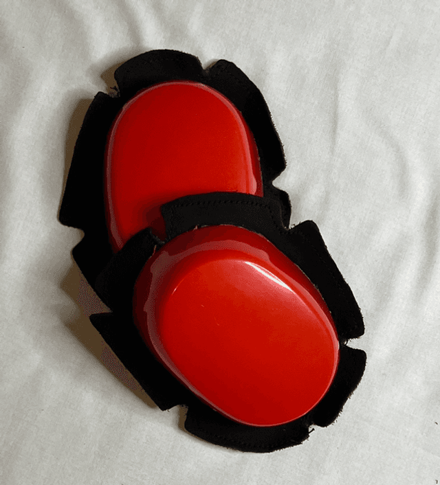 Red knee sliders  